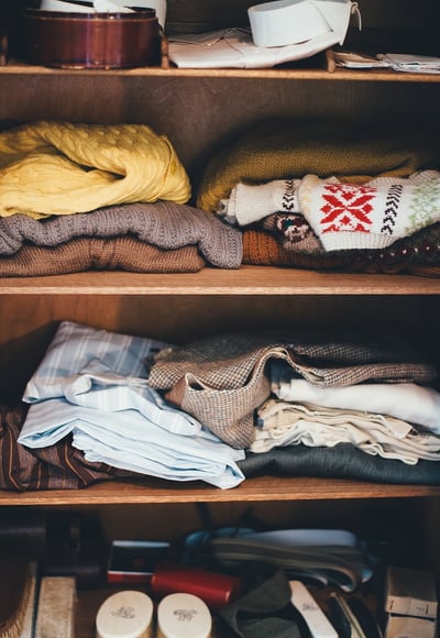 Quels sont les basiques intemporels à avoir dans sa garde-robe ?